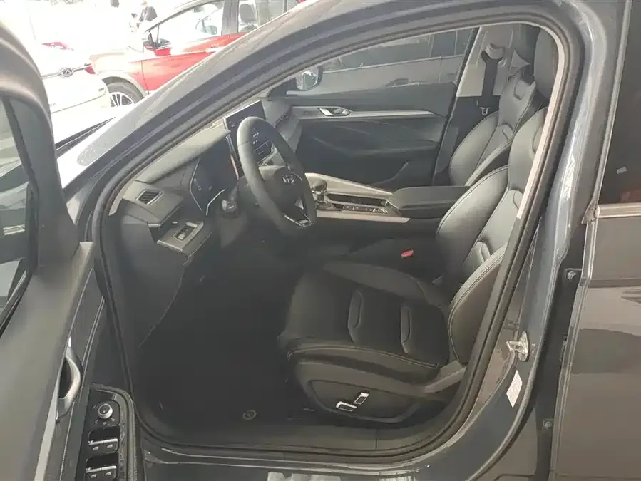 Geely Xingrui Xingrui 2021 2.0TD Luxury+ 2022 — миниатюра 3