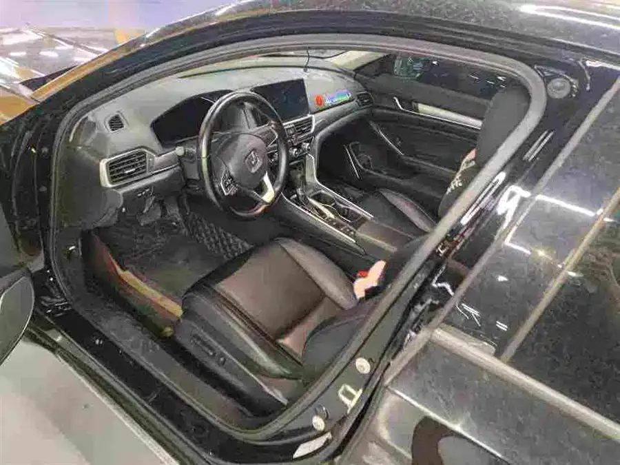 Honda Accord Accord 2022 260TURBO Deluxe Edition 2022 — миниатюра 2