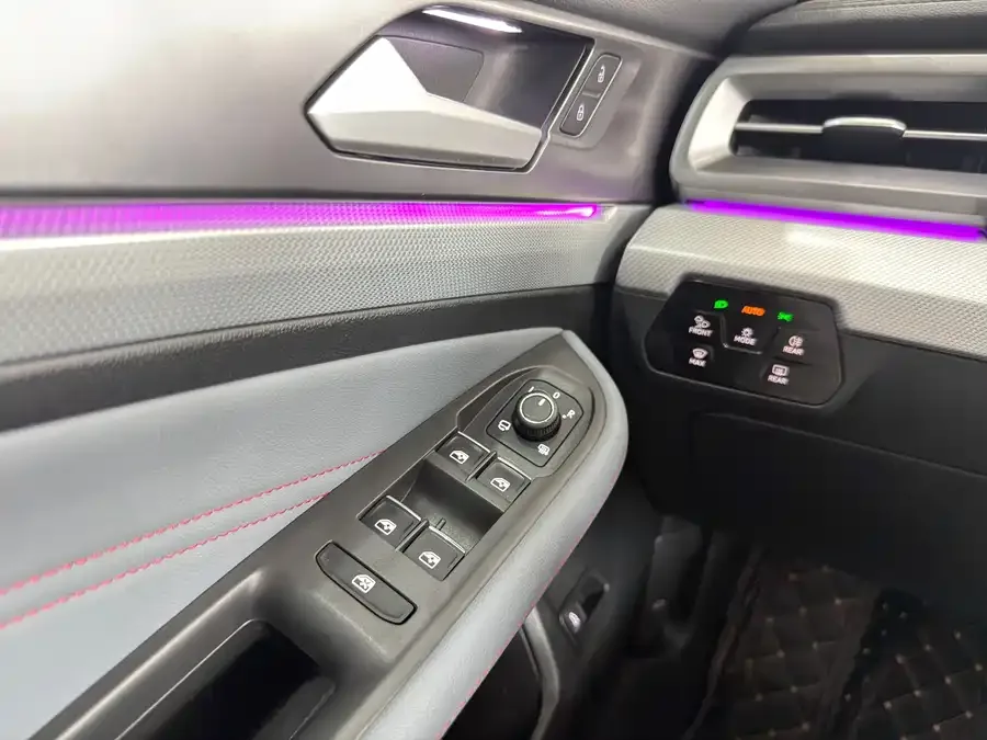 Volkswagen Lamando 2023 Lingdu Lingdu L 280TSI DSG Cool Edition 2023 — миниатюра 5