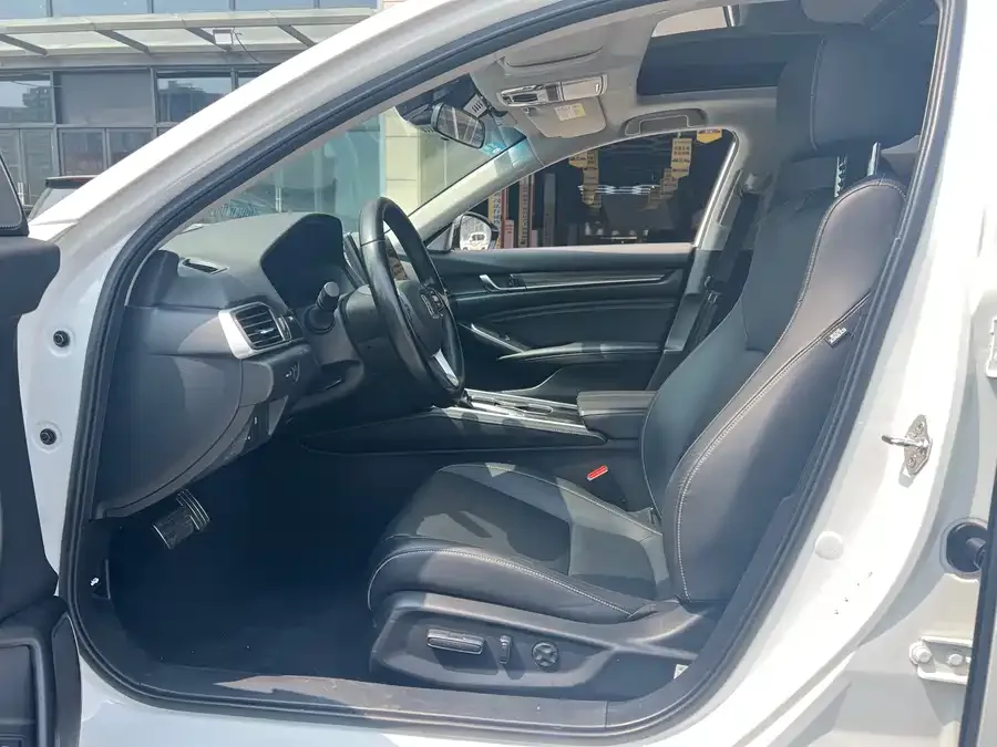 Honda Accord 2022 Accord 260TURBO Fantasy Night Premium Edition 2022 — миниатюра 4