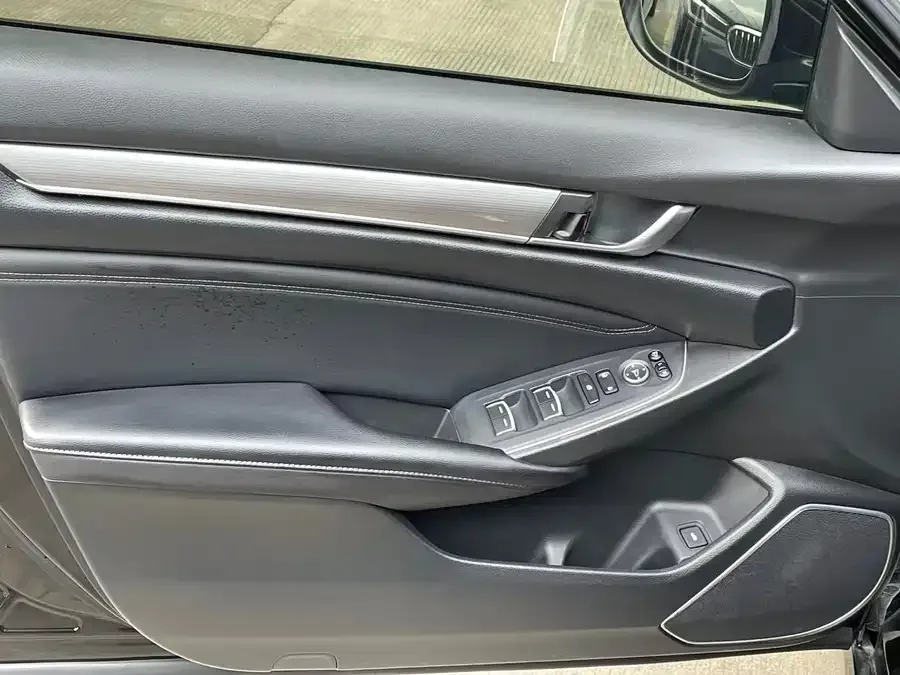 Honda Accord Accord 2022 260TURBO Deluxe Edition 2022 — миниатюра 2