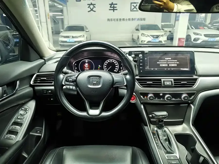 Honda Accord Accord 2022 260TURBO Deluxe Edition 2022 — миниатюра 4