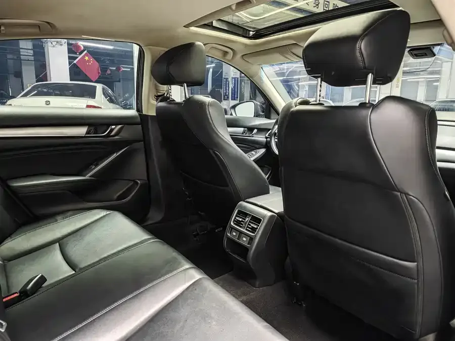 Honda Accord Accord 2022 260TURBO Deluxe Edition 2022 — миниатюра 5
