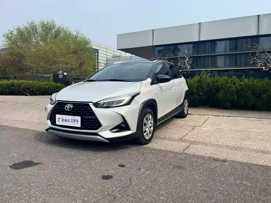 Toyota YARiS L YARiS L 2022 YARiS X 1.5L CVT Leading PLUS Edition 2022 — фото 1, купить с доставкой в Москву