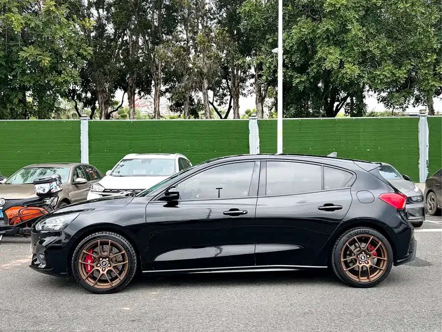 Ford Focus Focus 2021 hatchback EcoBoost 180 automatic ST Line 2022 — миниатюра 4