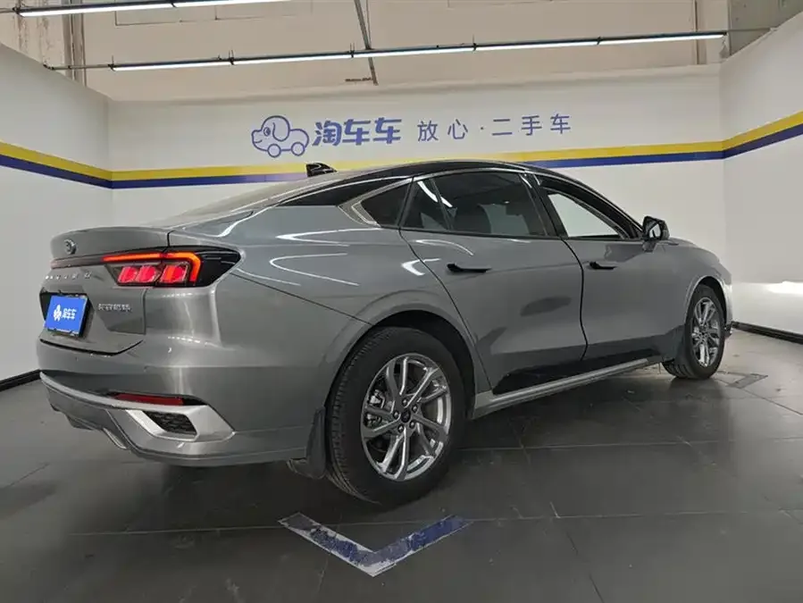 Ford Mondeo 2023 Mondeo EcoBoost 245 Luxury 2024 — миниатюра 3
