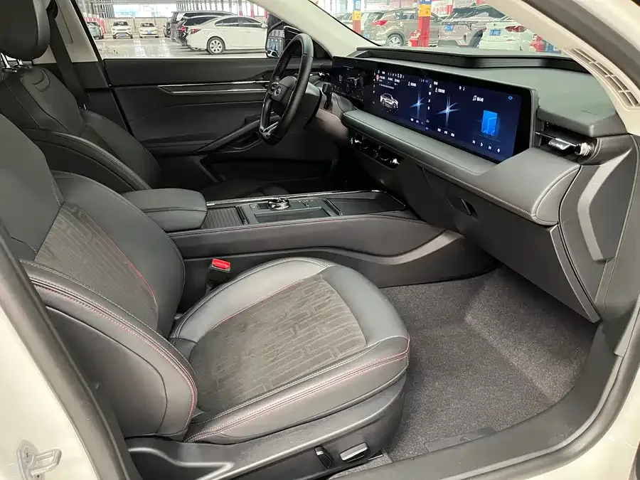 Ford Mondeo 2023 Mondeo EcoBoost 245 Luxury 2024 — миниатюра 5