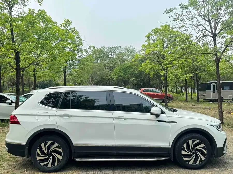 Volkswagen Tiguan L Tiguan L 2023 280TSI Automatic 2WD Trendy Limited Edition 2023 — миниатюра 4