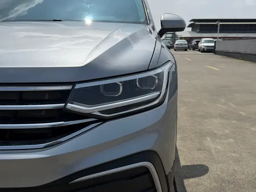 Volkswagen Tiguan L Tiguan L 2023 280TSI Automatic 2WD Trendy Limited Edition 2023 — миниатюра 2