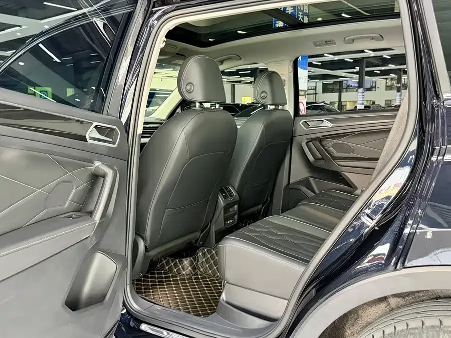 Volkswagen Tiguan L Tiguan L 2023 280TSI Automatic 2WD Trendy Limited Edition 2023 — миниатюра 2