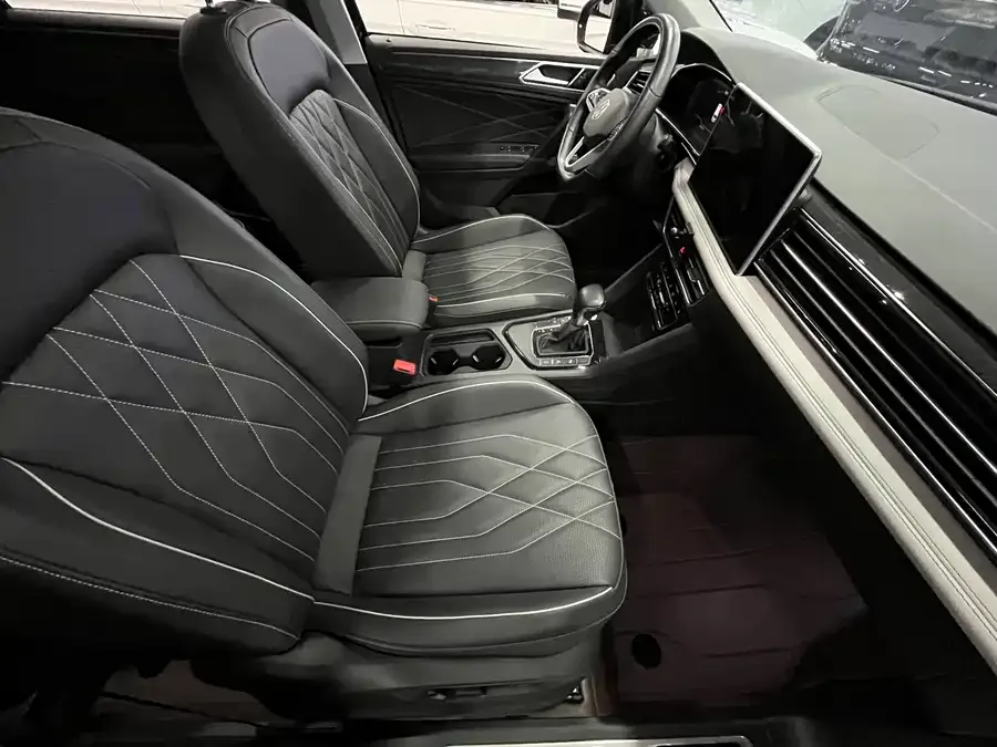 Volkswagen Tiguan L Tiguan L 2022 330TSI Automatic 2WD R-Line Enjoy Edition 2022 — миниатюра 3