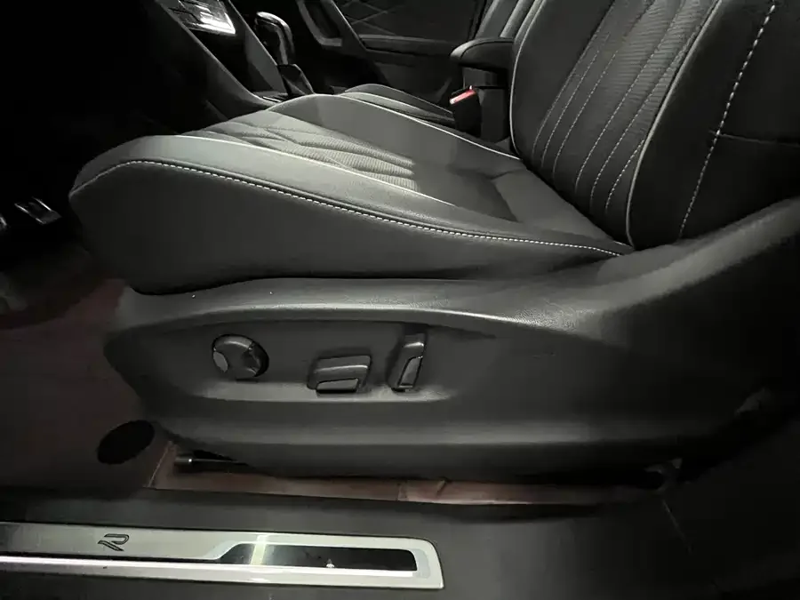 Volkswagen Tiguan L Tiguan L 2022 330TSI Automatic 2WD R-Line Enjoy Edition 2022 — миниатюра 4