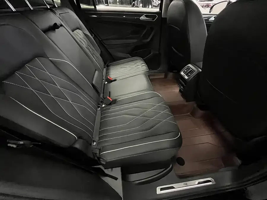 Volkswagen Tiguan L Tiguan L 2022 330TSI Automatic 2WD R-Line Enjoy Edition 2022 — миниатюра 5