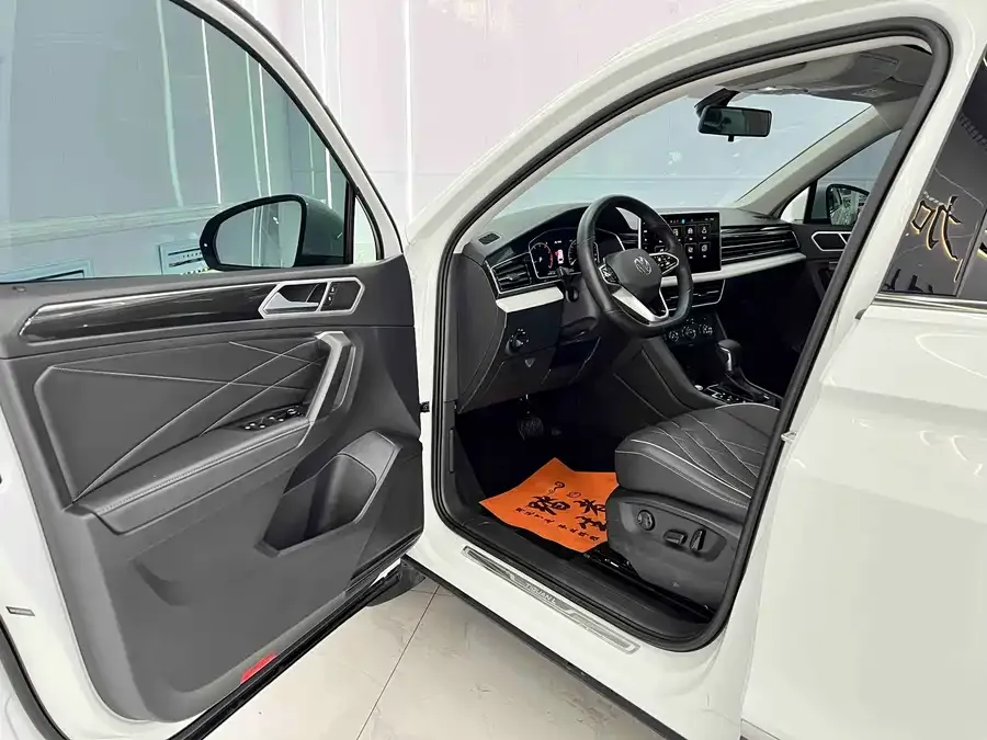 Volkswagen Tiguan L Tiguan L 2023 280TSI Automatic 2WD Trendy Limited Edition 2023 — миниатюра 4