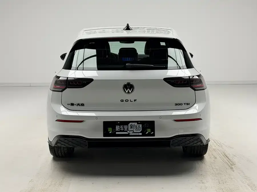 Volkswagen golf Golf 2025 300TSI R-Line 2025 — миниатюра 2