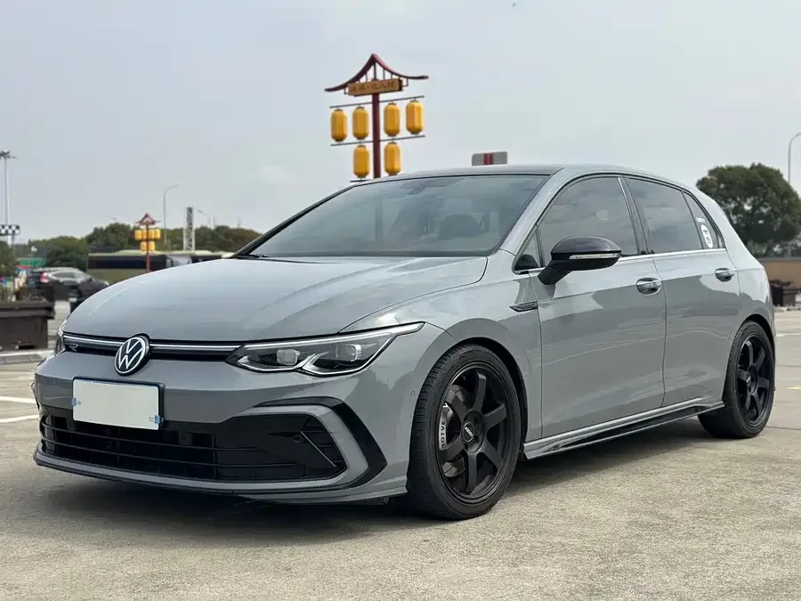 Volkswagen golf Golf 2023 280TSI DSG R-Line Lite 2023 — фото 1, купить с доставкой в Москву