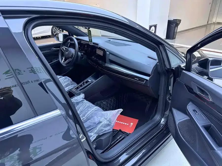 Volkswagen golf Golf 2021 280TSI DSG R-Line 2022 — миниатюра 5