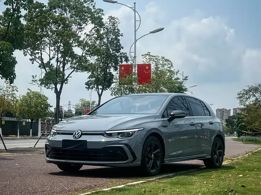 Volkswagen golf Golf 2023 280TSI DSG R-Line 2023 — фото 1, купить с доставкой в Москву