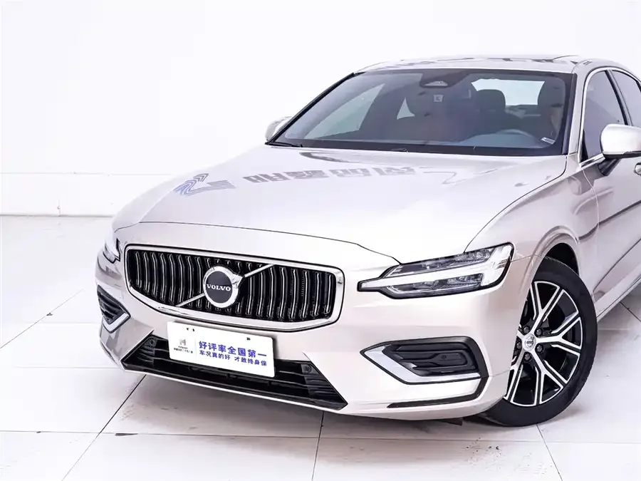 Volvo S60 2023 B4 Zhiyi Luxury Edition 2023 — миниатюра 3