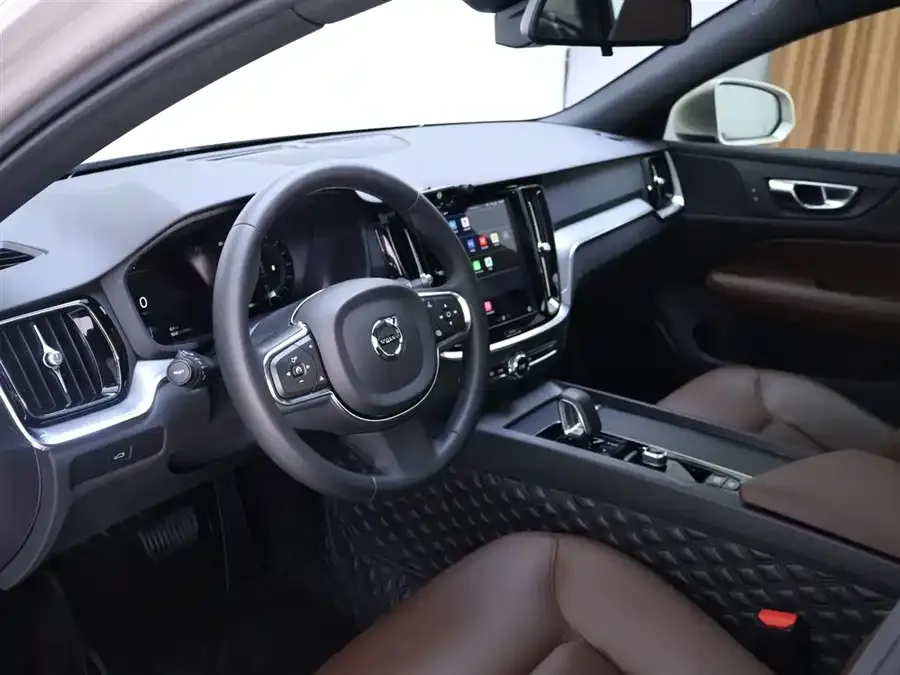 Volvo S60 2023 B4 Zhiyi Luxury Edition 2023 — миниатюра 5