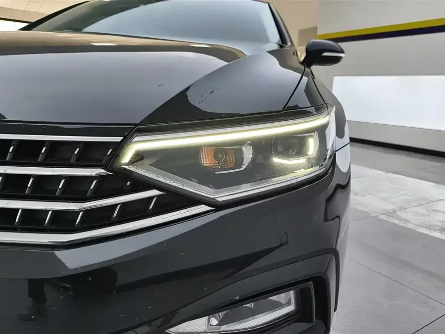 Volkswagen Magotan Magotan 2023 2 million commemorative edition 330TSI DSG luxury model 2023 — миниатюра 2