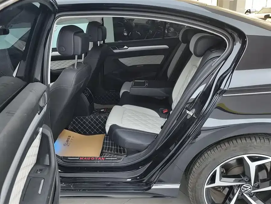 Volkswagen Magotan Magotan 2023 2 million commemorative edition 330TSI DSG luxury model 2023 — миниатюра 5