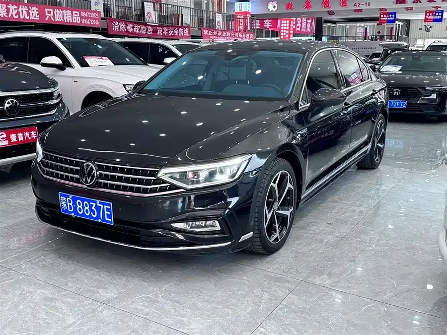 Volkswagen Magotan Magotan 2023 2 million commemorative edition 330TSI DSG luxury model 2024 — фото 1, купить с доставкой в Москву