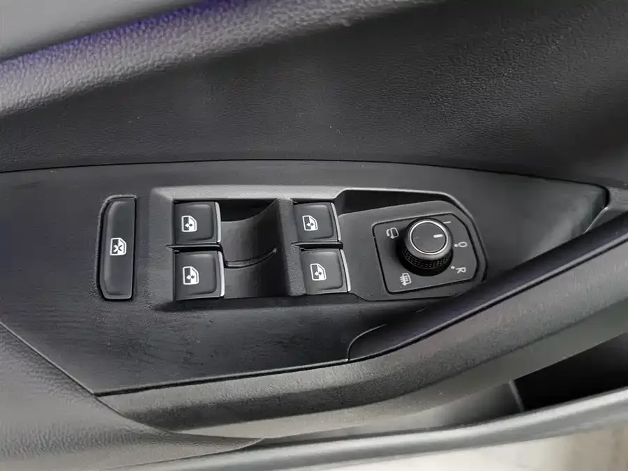 Volkswagen Sagitar 2024 Sagitar 300TSI DSG Beyond Edition 2024 — миниатюра 3