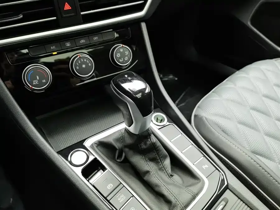 Volkswagen Sagitar 2024 Sagitar 300TSI DSG Beyond Edition 2024 — миниатюра 4