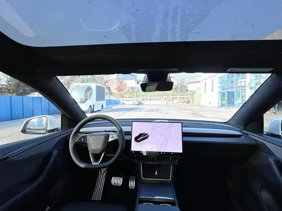 Tesla Model YL Model YL 2025 long-range all-wheel drive version 2025 — миниатюра 2