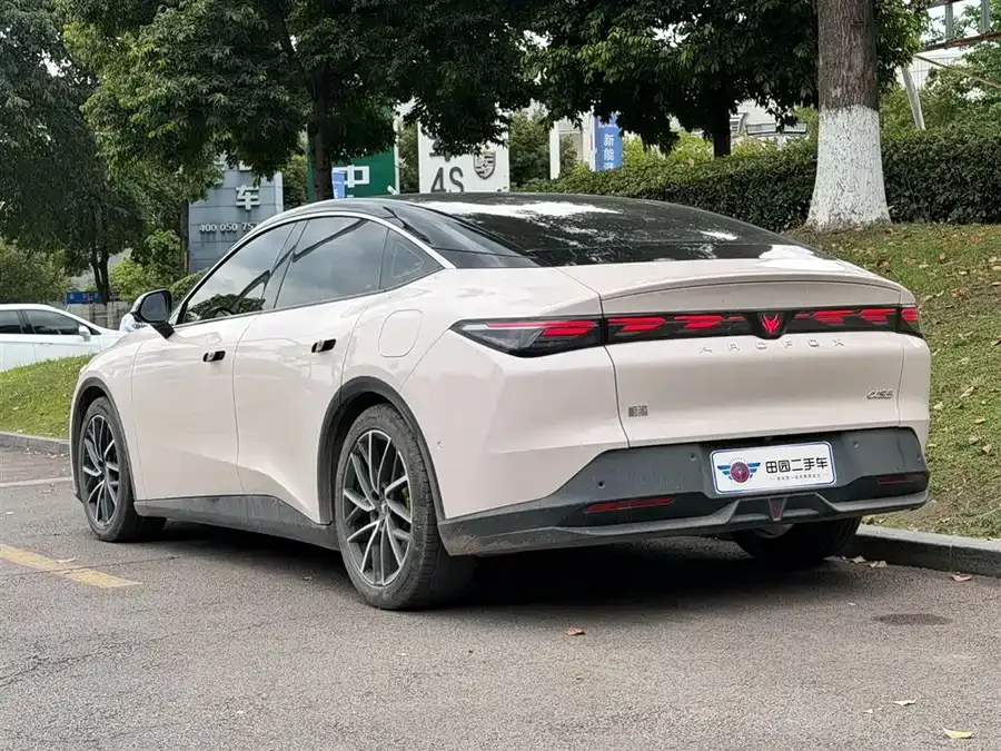 ARCFOX Alpha S5 Alfa S5 2025 facelift 560MAX 185kW 2025 — миниатюра 2
