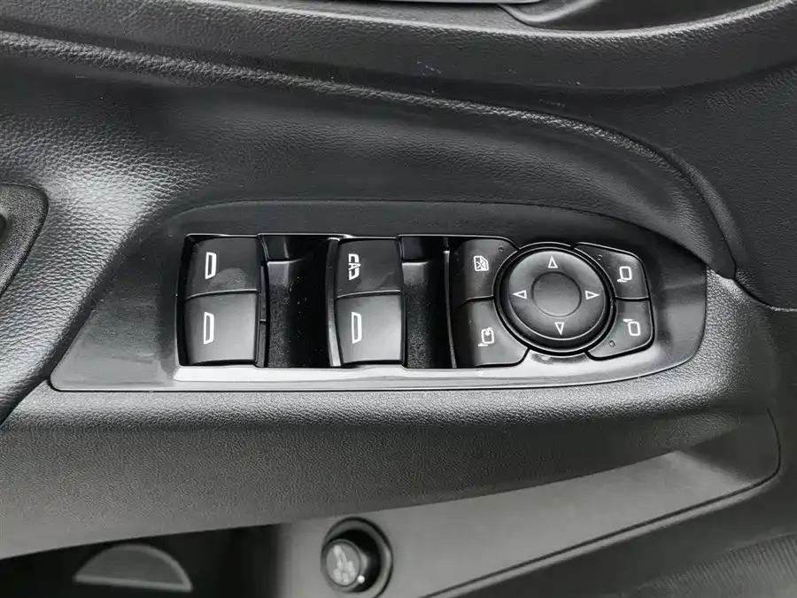 Chevrolet Equinox Explorer 2022 535T Yujie Edition 2022 — миниатюра 3
