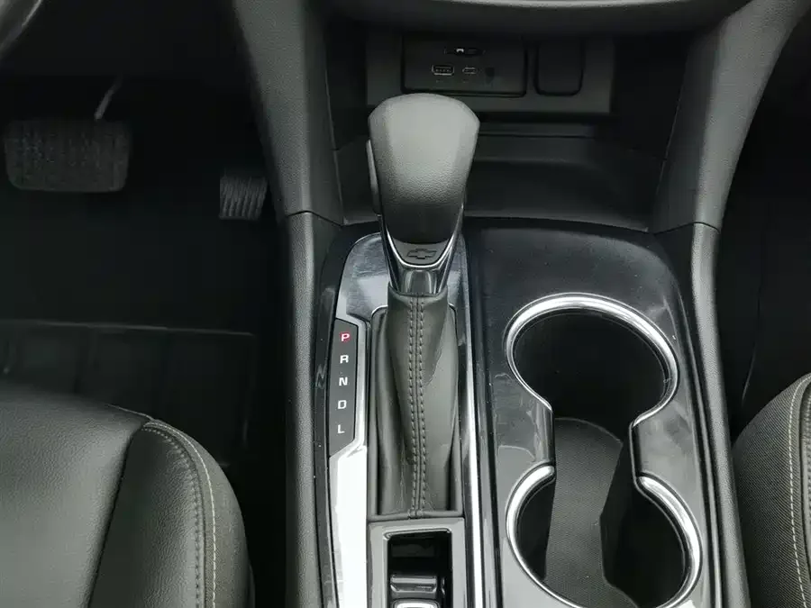 Chevrolet Equinox Explorer 2022 535T Yujie Edition 2022 — миниатюра 4