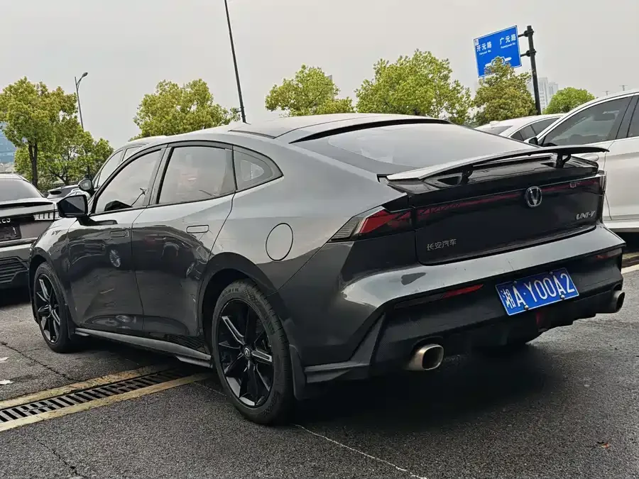 Changan UNI-V Changan UNI-V 2023 1.5T Premium Edition 2023 — миниатюра 2