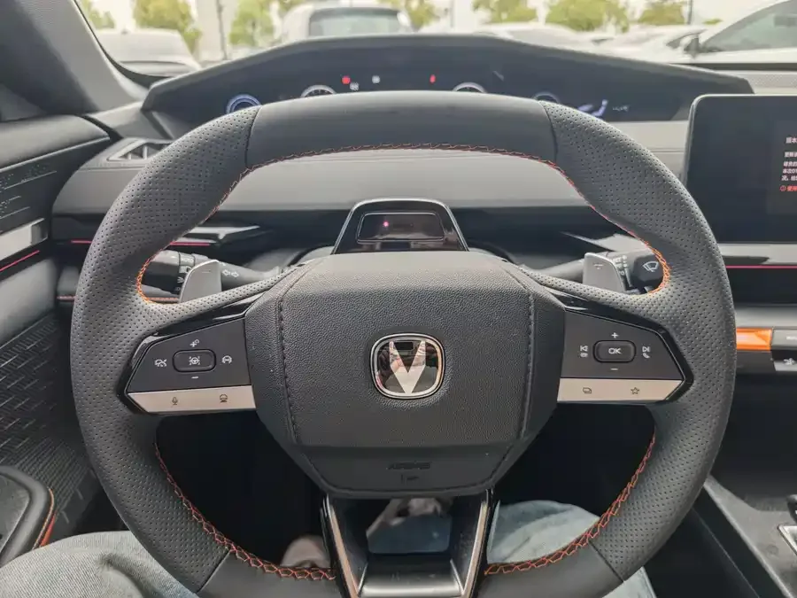 Changan UNI-V Changan UNI-V 2023 1.5T Premium Edition 2023 — миниатюра 4