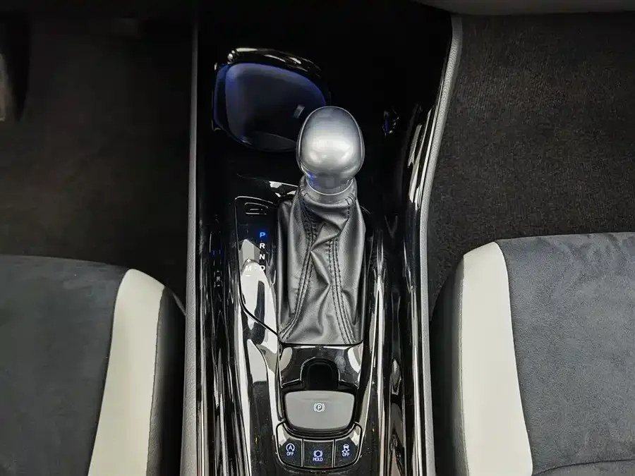 Toyota IZOA Yize IZOA 2023 2.0L Sports Edition 2023 — миниатюра 4