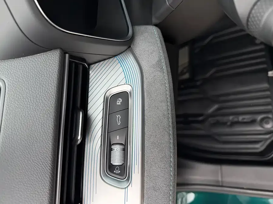 Geely Xingrui Xingrui 2023 2.0TD only available in green version 2022 — миниатюра 3