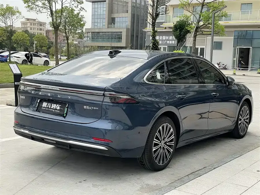 Geely Galaxy A7 Galaxy A7 2025 EM-i 150km Starship Edition 2025 — миниатюра 2