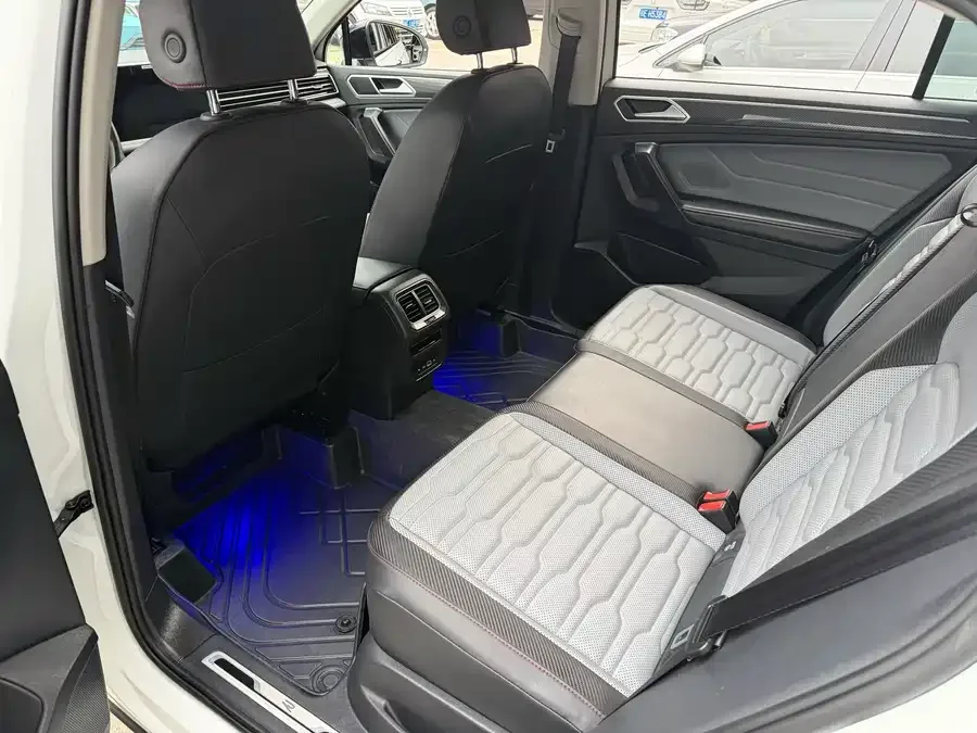 Volkswagen Tiguan X Tiguan X 2023 facelift 330TSI 2WD flagship version 2024 — миниатюра 2
