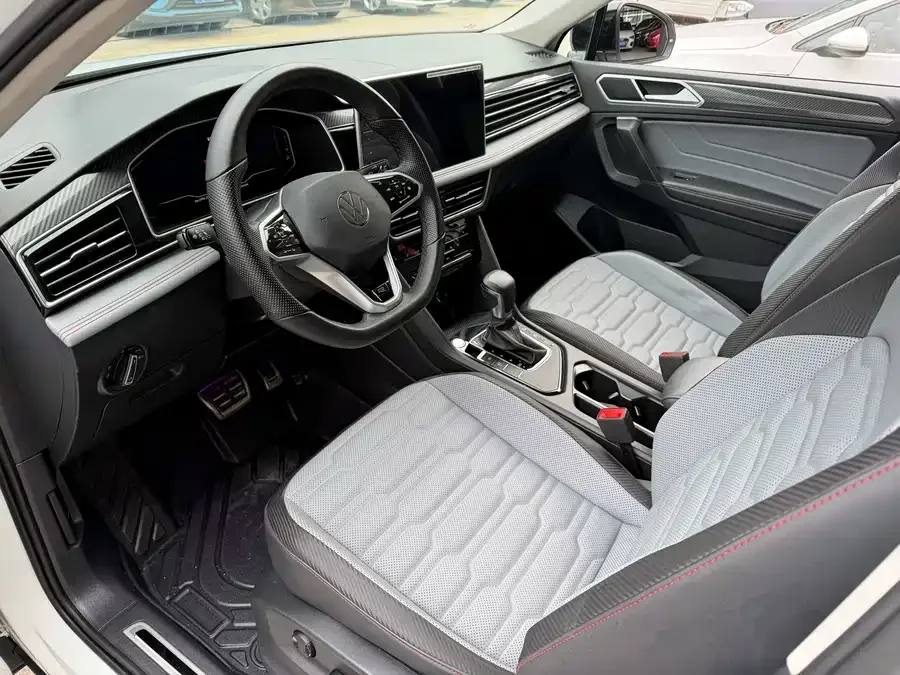 Volkswagen Tiguan X Tiguan X 2023 facelift 330TSI 2WD flagship version 2024 — миниатюра 3