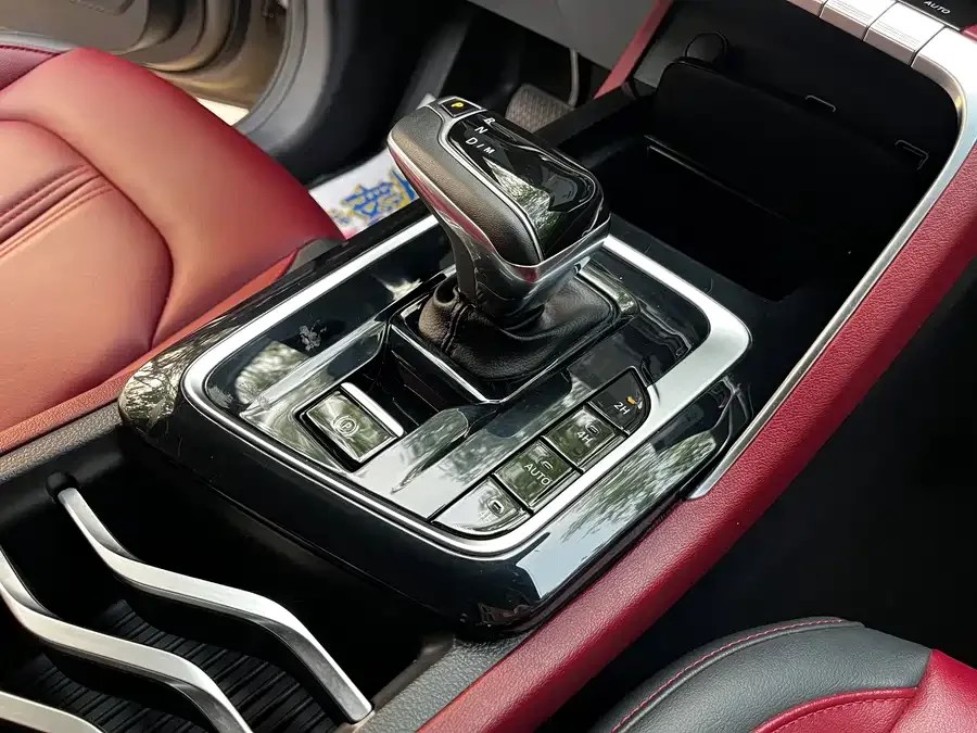 Maxus T90 2022 2.0T Diesel Automatic 4WD SAIC Lamborghini Devil Standard Box 2022 — миниатюра 4