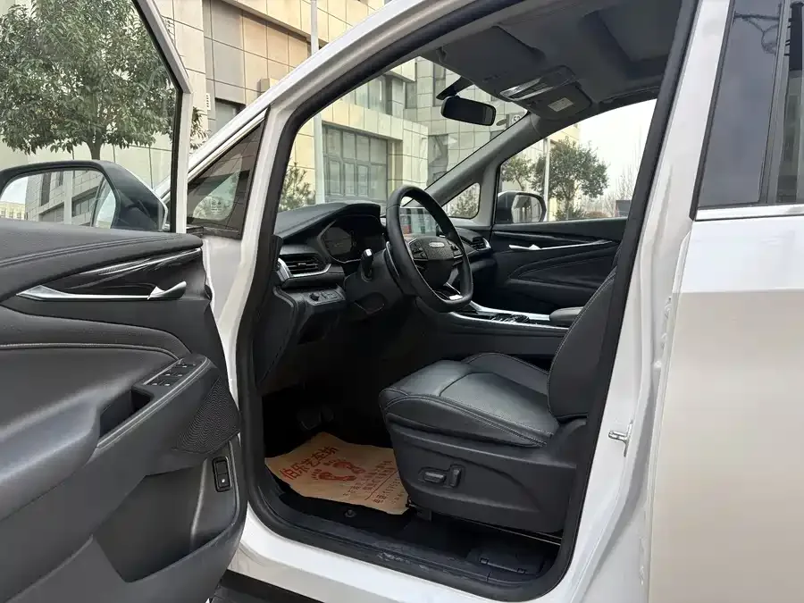 Maxus G50 2023 PLUS 1.5T Automatic Escort Edition 2023 — миниатюра 4