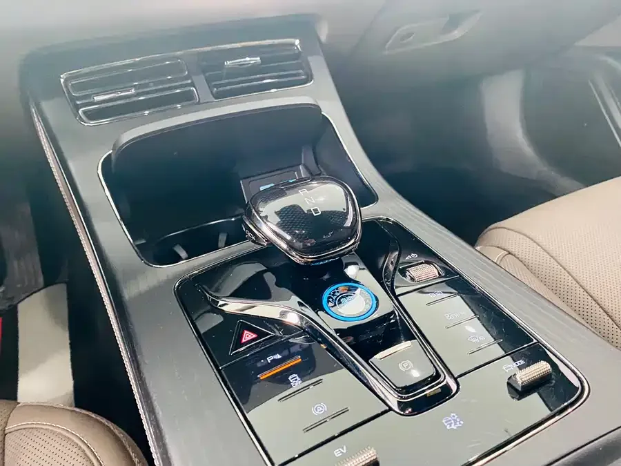 BYD Second-hand Han 2024 DM-i Honor Edition 121KM Premium Edition 2024 — миниатюра 4