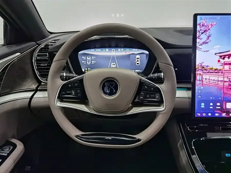 BYD Second-hand Han 2025 DM-i 125KM Premium Edition 2025 — миниатюра 5