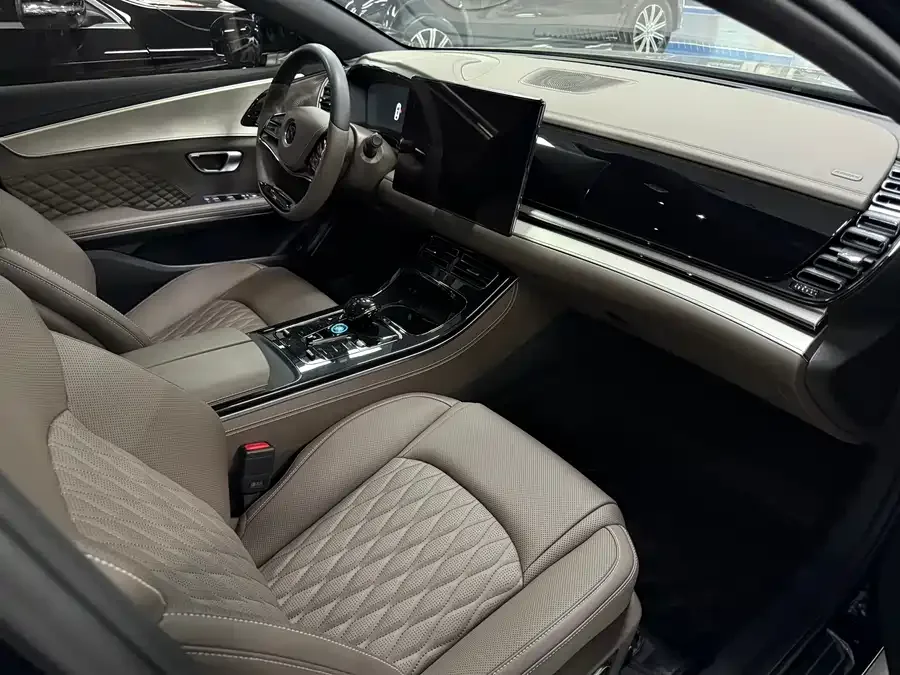 BYD Second-hand Han 2023 DM-i Champion Edition 121KM Premium Edition 2023 — миниатюра 2