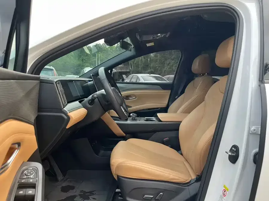 BYD Song L DM-i Song L DM-i 2024 112km Leading Model 2024 — миниатюра 2