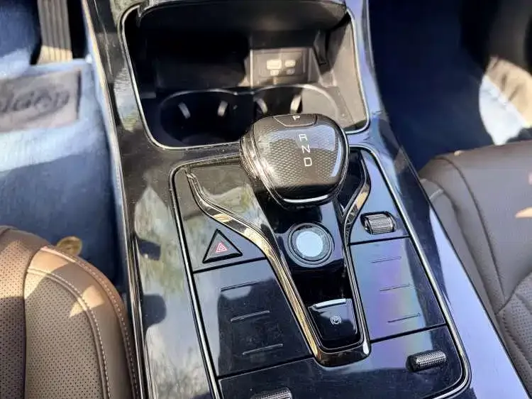 BYD Second-hand Han 2023 EV Champion Edition 605KM Front-wheel Drive Premium 2023 — миниатюра 4