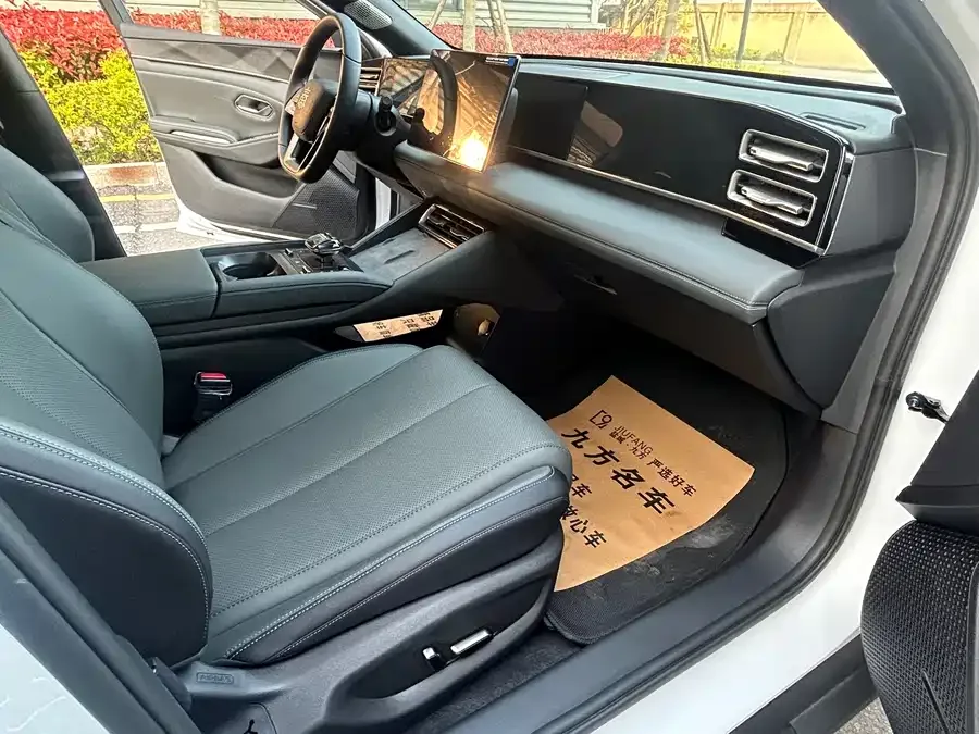 BYD Qin L Qin L 2025 DM-i Intelligent Driving Edition 120KM Beyond Edition 2025 — миниатюра 3