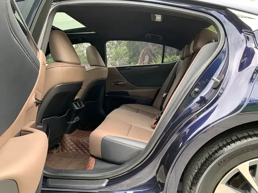 Lexus ES 2024 200 Premium Edition 2024 — миниатюра 2