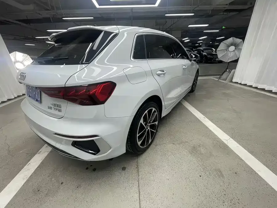 Audi A3 2022 Sportback 35 TFSI Aggressive Sports Edition 2022 — миниатюра 2